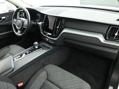 Used 2023 Volvo XC60 B5 Core image 20