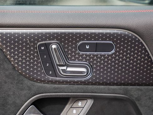 Used 2024 Mercedes-Benz EQB 300 4MATIC image 22