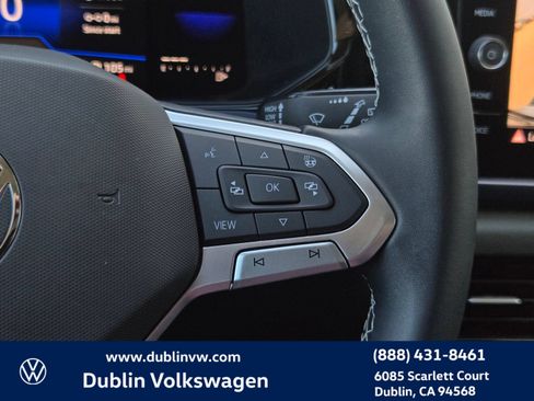 Certified 2023 Volkswagen Taos SE w/ Panoramic Sunroof Package AWD/4WD image 21