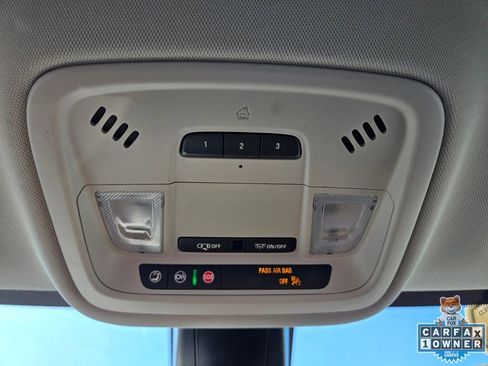 Used 2021 Chevrolet Traverse RS FWD image 40