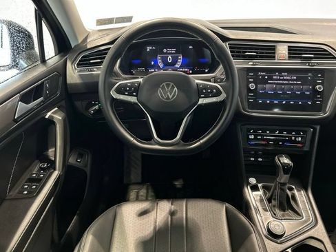 Used 2024 Volkswagen Tiguan SE w/ Panoramic Sunroof Package AWD/4WD image 10