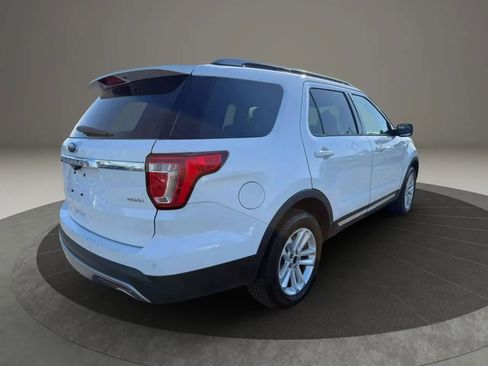 Used 2017 Ford Explorer XLT AWD/4WD image 5