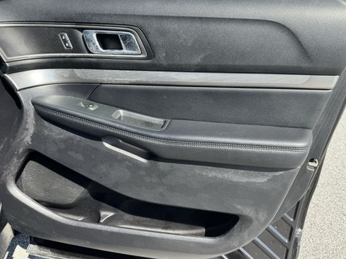Used 2019 Ford Explorer XLT w/ Equipment Group 202A FWD image 16