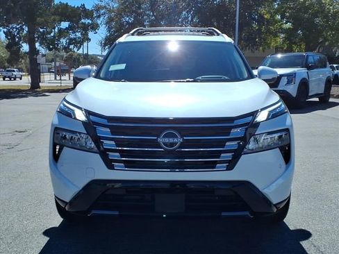 New 2026 Nissan Rogue Platinum image 2