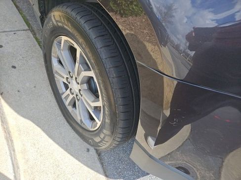 Used 2014 GMC Acadia SLT image 11