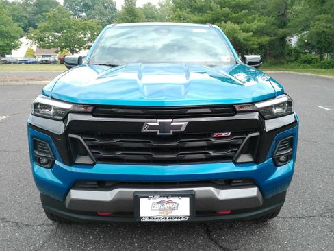 Used 2023 Chevrolet Colorado Z71 w/ Z71 Convenience Package 2 AWD/4WD image 3