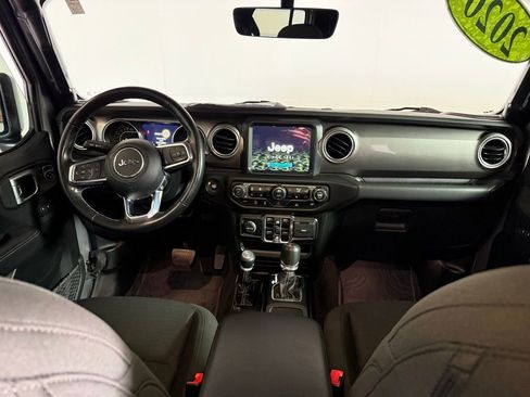 Certified 2020 Jeep Gladiator Overland image 18