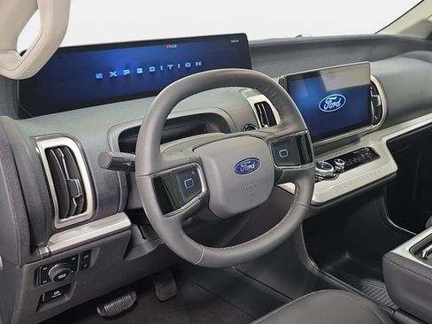 Used 2026 Ford Expedition Active AWD/4WD image 16
