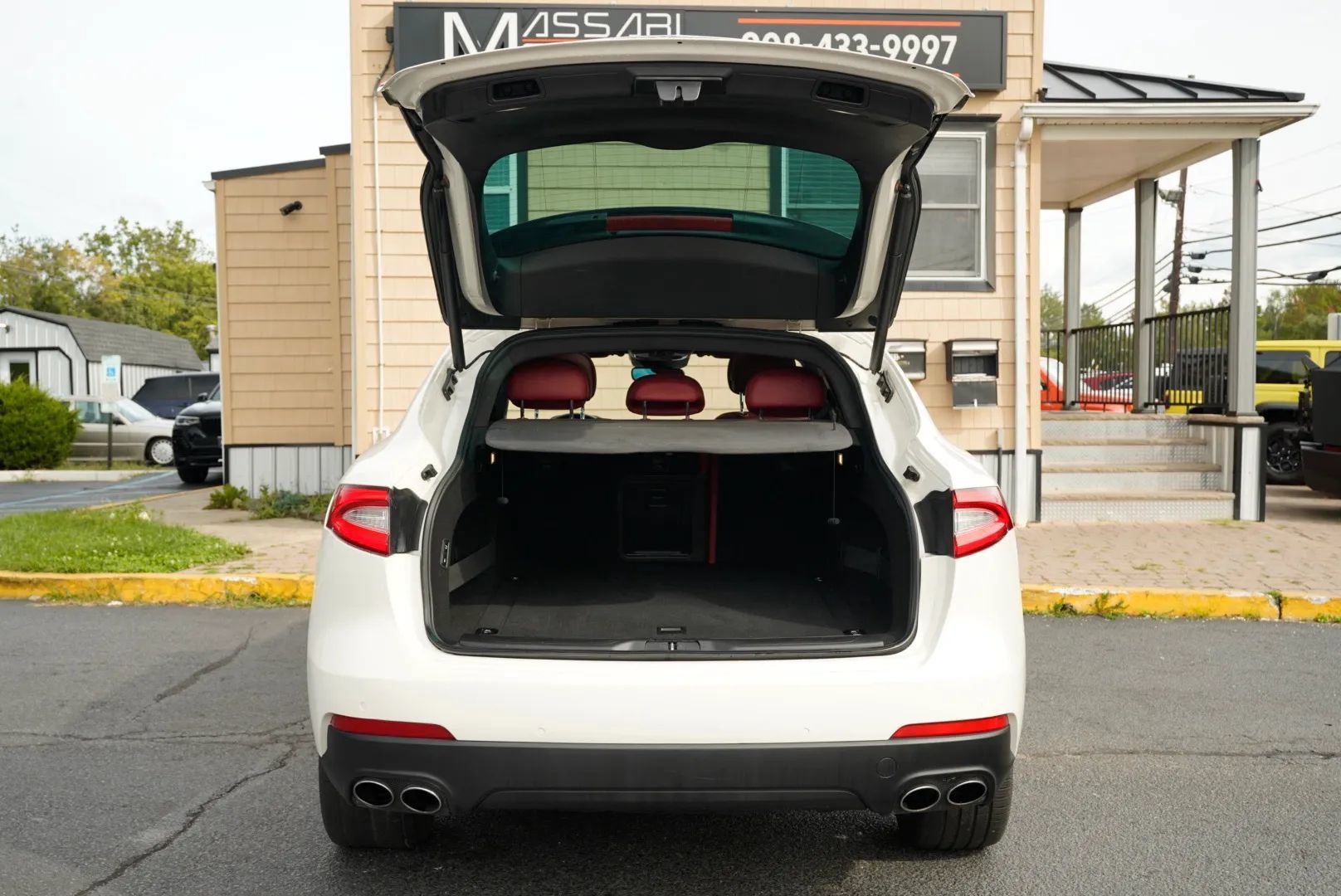 Used 2018 Maserati Levante AWD/4WD image 34