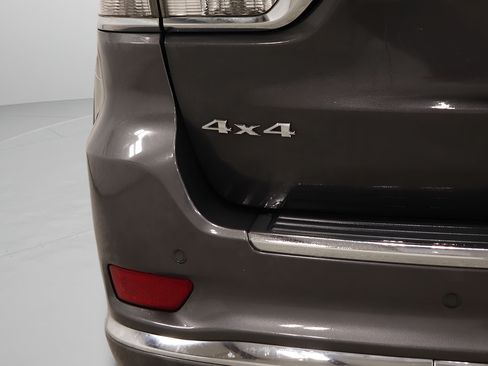 Used 2018 Jeep Grand Cherokee Summit AWD/4WD image 10