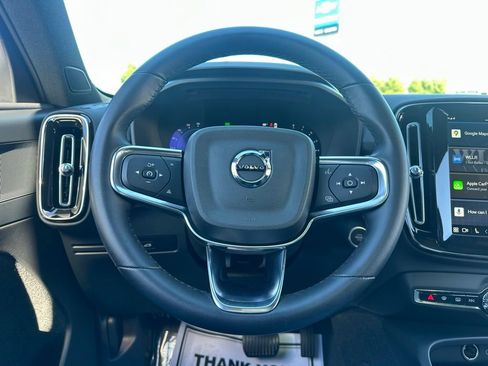 Used 2024 Volvo XC40 B5 Core image 28
