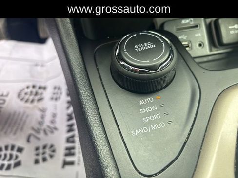 Used 2018 Jeep Cherokee Limited AWD/4WD image 17