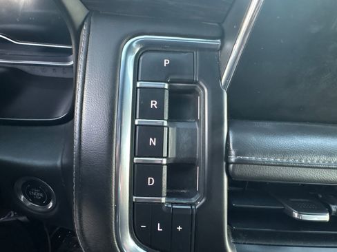 Used 2023 Chevrolet Tahoe Z71 AWD/4WD image 21