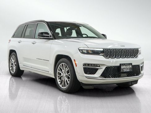 Used 2025 Jeep Grand Cherokee Summit w/ Luxury Tech Group V AWD/4WD image 7