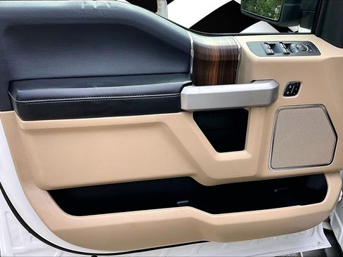 Used 2016 Ford F150 Lariat w/ Equipment Group 502A Luxury AWD/4WD image 18
