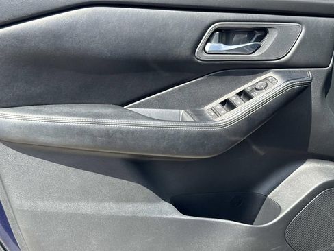 Certified 2024 Nissan Rogue SV FWD image 19