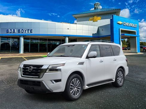 Used 2023 Nissan Armada SL w/ Captain's Chairs Package RWD image 9