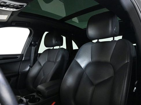 Certified 2023 Porsche Macan S image 5