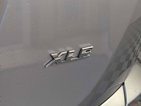 Used 2018 Toyota RAV4 XLE FWD image 8