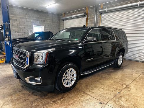Used 2019 GMC Yukon XL SLT image 2