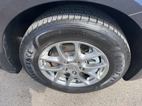 Used 2021 Chrysler Pacifica Touring FWD image 17