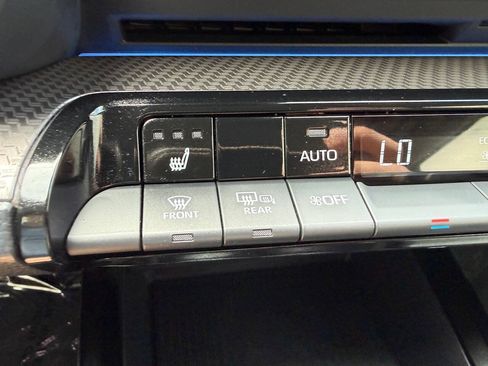 Used 2025 Toyota Prius XLE AWD/4WD image 42