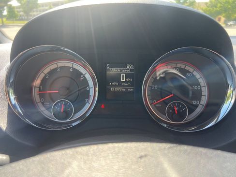 Used 2019 Dodge Grand Caravan GT FWD image 19