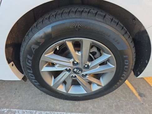 Used 2019 Kia Optima LX image 27