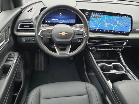 Certified 2025 Chevrolet Traverse LT image 6