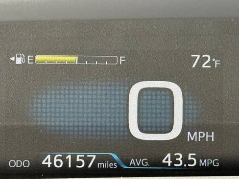 Used 2017 Toyota Prius Three Touring w/ Carpet Mat Package FWD image 10