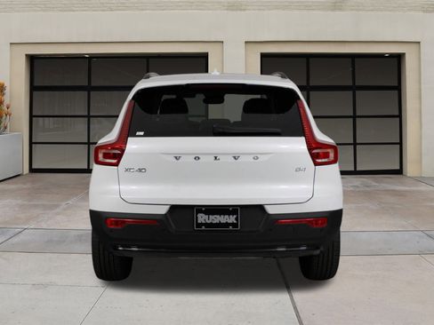 New 2026 Volvo XC40 B4 Plus w/ Climate Package image 4