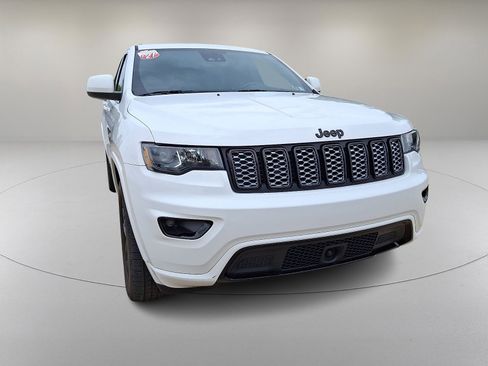 Used 2021 Jeep Grand Cherokee Laredo X AWD/4WD image 2
