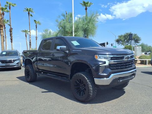 Used 2023 Chevrolet Silverado 1500 LT AWD/4WD image 3