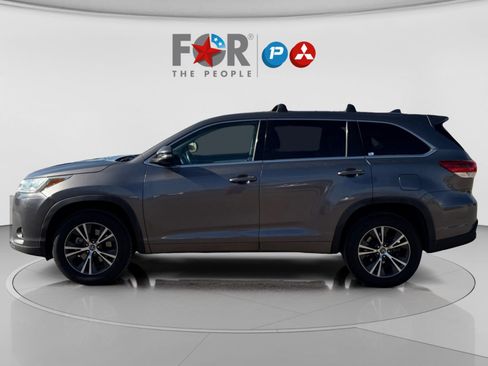 Used 2017 Toyota Highlander Plus image 2