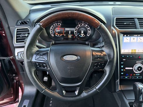 Used 2019 Ford Explorer Platinum image 22