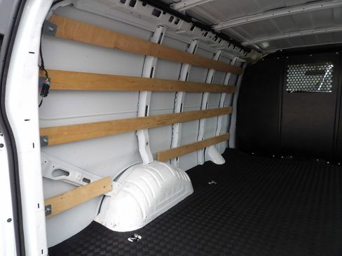 Used 2024 GMC Savana 2500 w/ Driver Convenience Package image 43