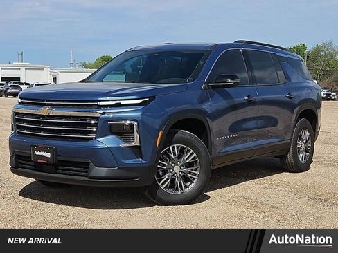 New 2026 Chevrolet Traverse LT image 1