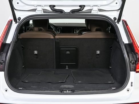 Certified 2025 Volvo V60 B5 Cross Country Plus image 31