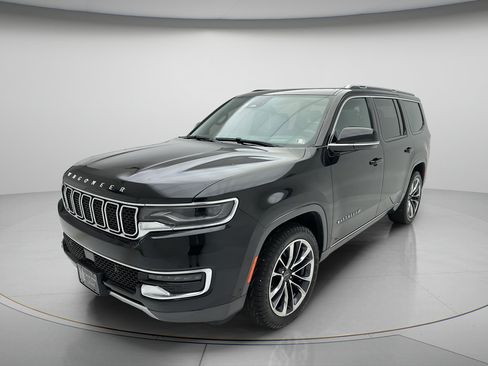 Used 2022 Jeep Wagoneer Series III w/ Premium Group I AWD/4WD image 5