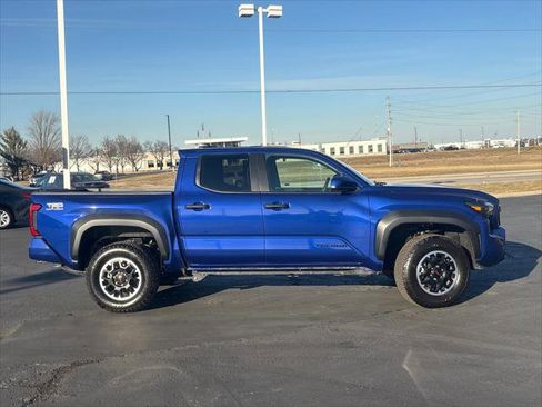 Certified 2025 Toyota Tacoma TRD Off-Road image 10