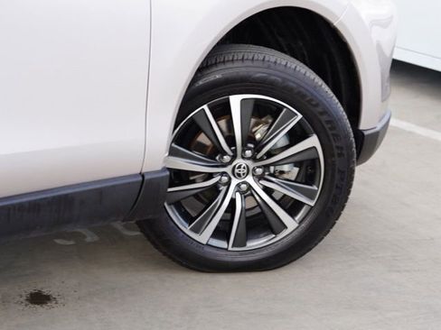 Certified 2024 Toyota Venza LE image 8