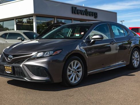 Used 2024 Toyota Camry SE FWD image 4