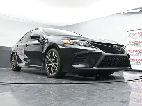 Used 2020 Toyota Camry SE image 18