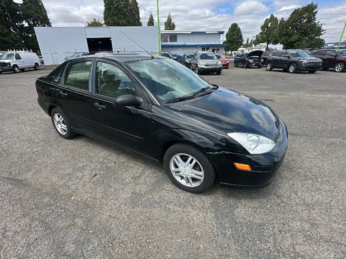 Used 2001 Ford Focus SE image 2