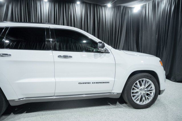 Used 2018 Jeep Grand Cherokee Summit AWD/4WD image 3