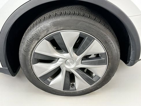 Used 2022 Tesla Model Y Long Range AWD/4WD image 11
