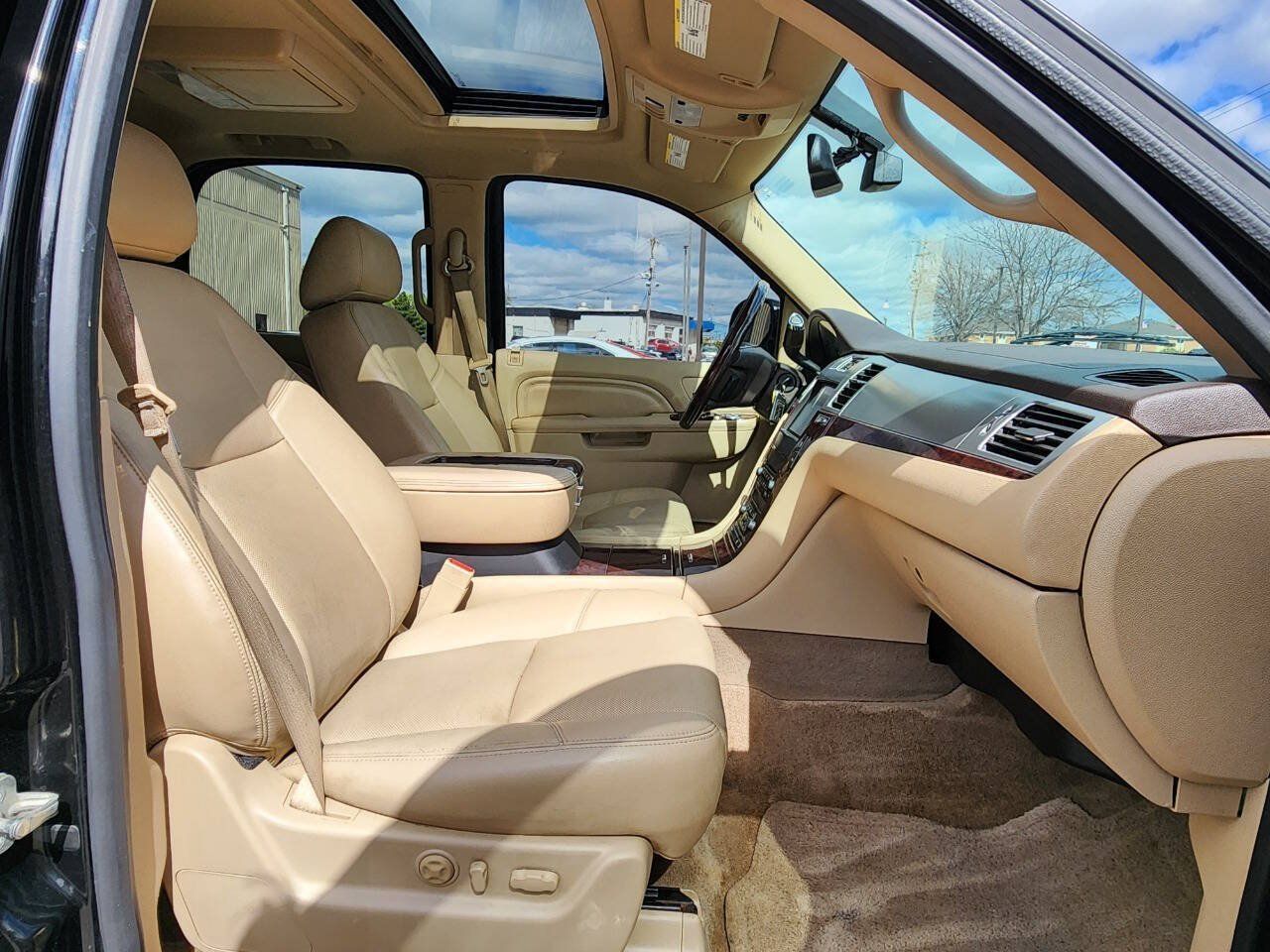 Used 2013 Cadillac Escalade Premium AWD/4WD image 16
