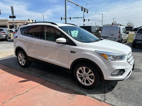 Used 2018 Ford Escape SE image 3