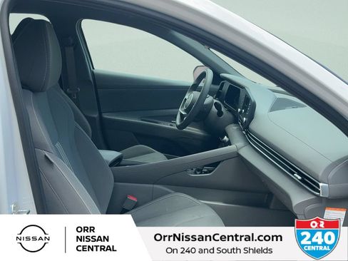 Used 2025 Hyundai Elantra Hybrid FWD image 11