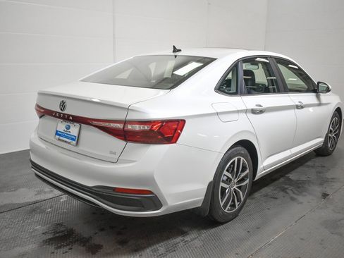 Used 2025 Volkswagen Jetta SE image 5